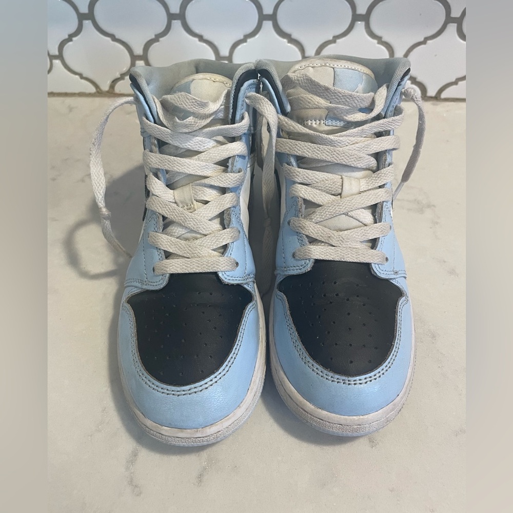 Air Jordan 1 Mid big kid 5.5 blue/sail/black